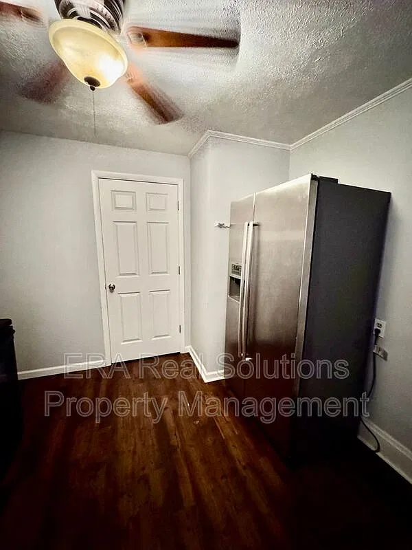 2 bed, 1.0 bath, $1,350 — Photo 3