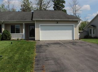 8687 New Country Dr, Cicero, NY 13039
