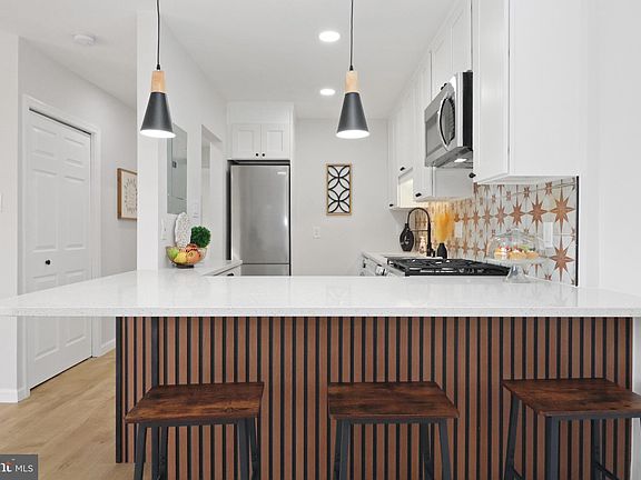 3rd image of 7990 Audubon Ave APT 203