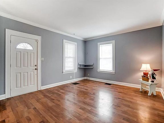 3rd image of 7669 Bowen Ave
