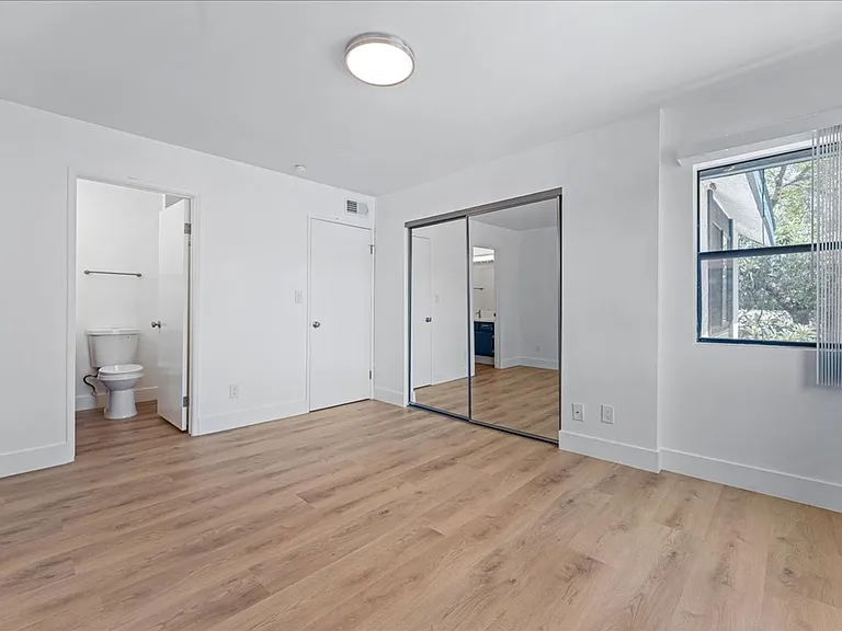 444 W Windsor Rd #7 — Photo 11