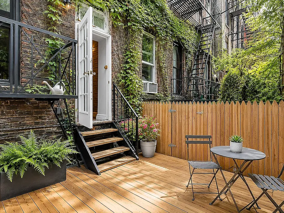 246 Mott St #4