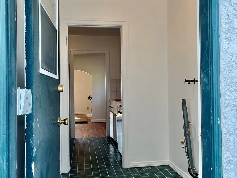3431 Descanso Dr — Photo 18