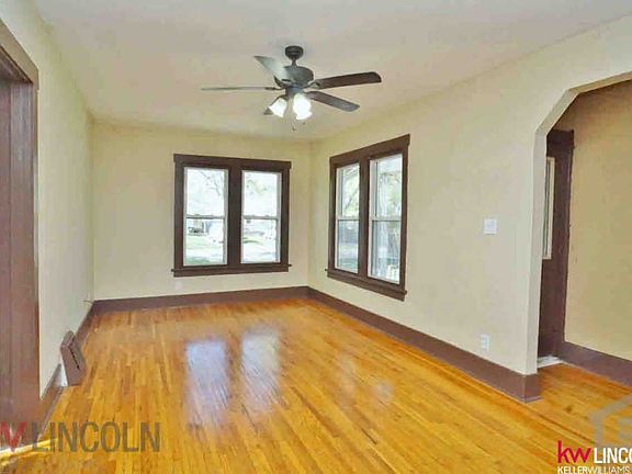 3rd image of 2915 E St