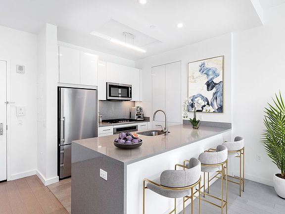 4th image of 42 W 33rd St APT 35C