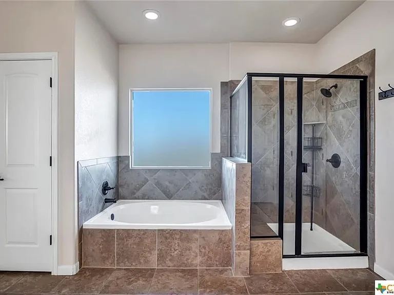 6900 Deorsam Loop — Photo 33