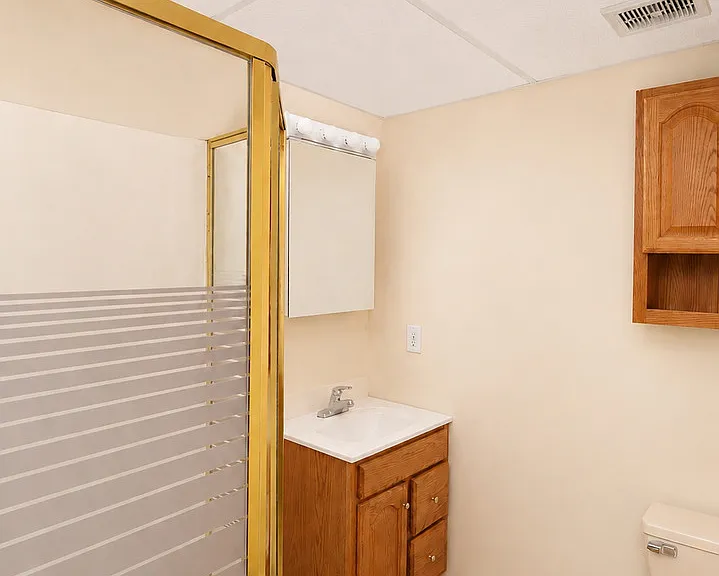 706 N Point Dr — Photo 32