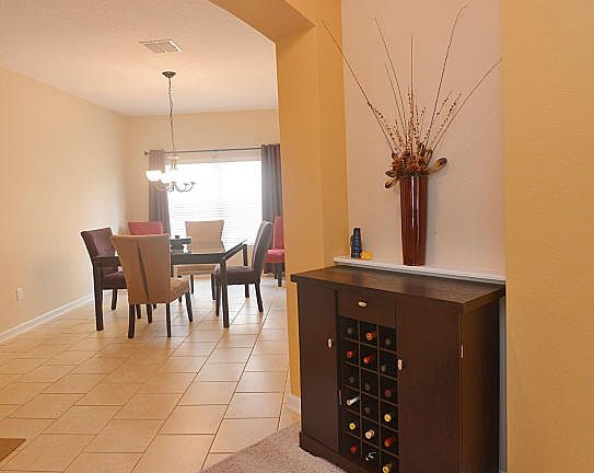 5th image of 219 Tadcaster Ct