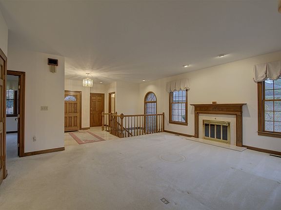 5th image of 873 Woodbury Dr
