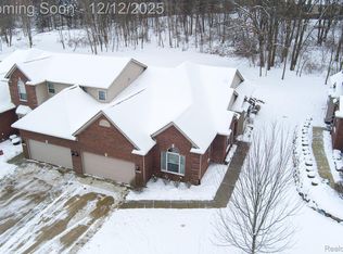 9573 Kingsway Cir, Clarkston, MI 48348
