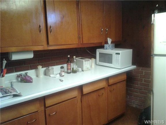 3rd image of 728 Niagara Falls Blvd