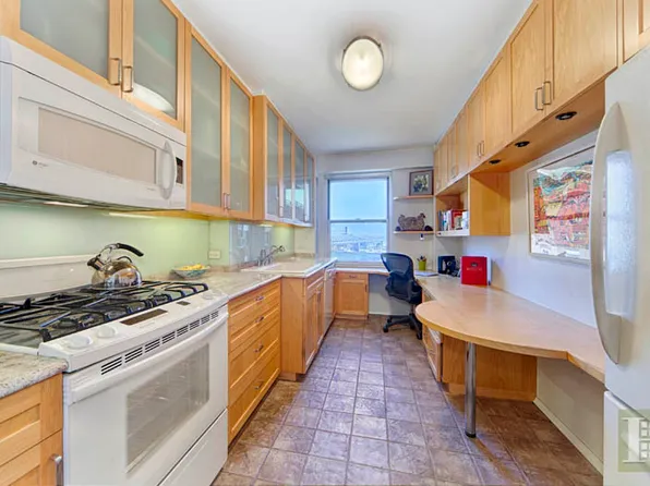 457 Fdr Drive image 1 of 8