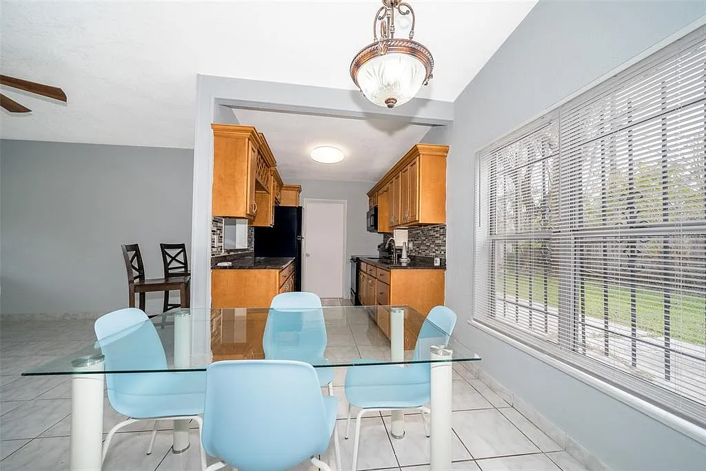 4 bed, 2.0 bath, 1163 sqft, $2,249 — Photo 4