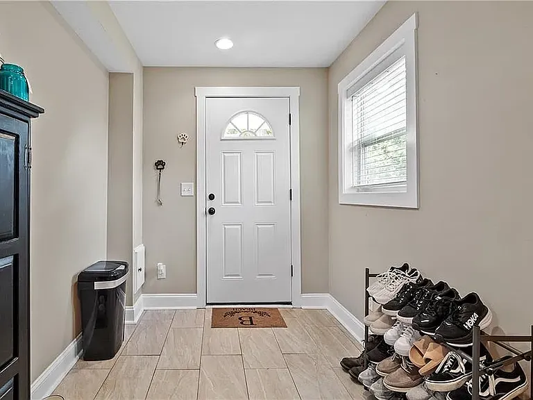 210 E Kay St — Photo 16