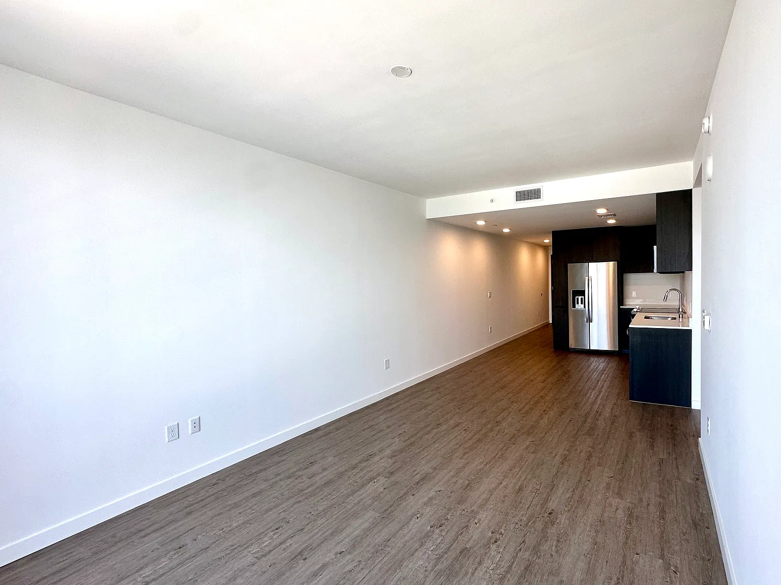 1 bed, 901 sqft, $2,541 — Photo 4