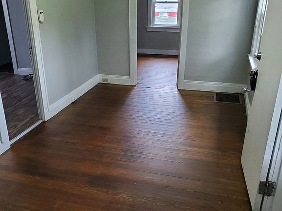 2nd image of 3414 Pleasant St