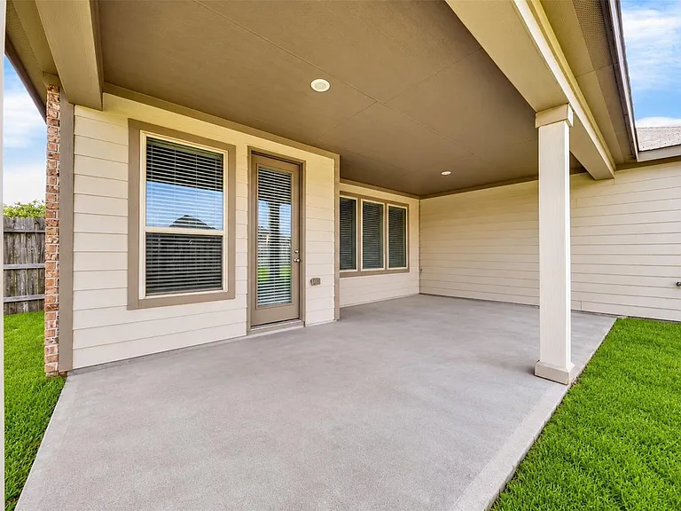 22406 Newcastle Waters Ct — Photo 27