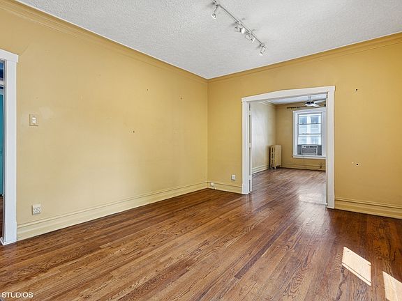4th image of 3644 N Pine Grove Ave APT 3
