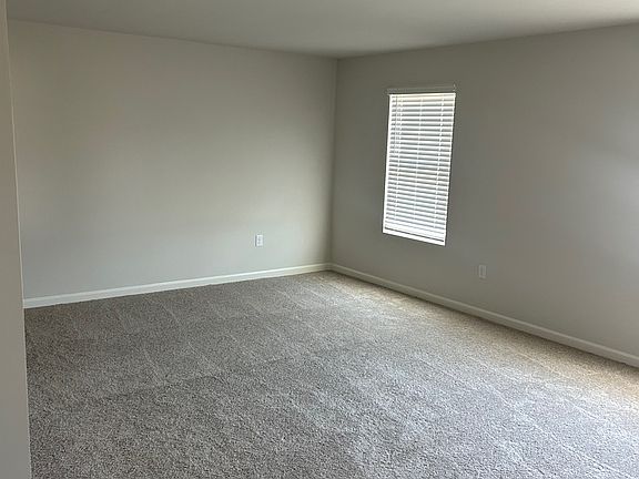 5th image of 31 Coggins Pl