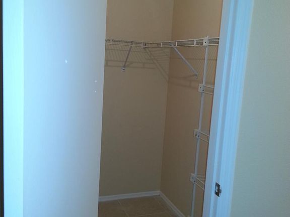 3rd image of 1058 Windsor Ter NW