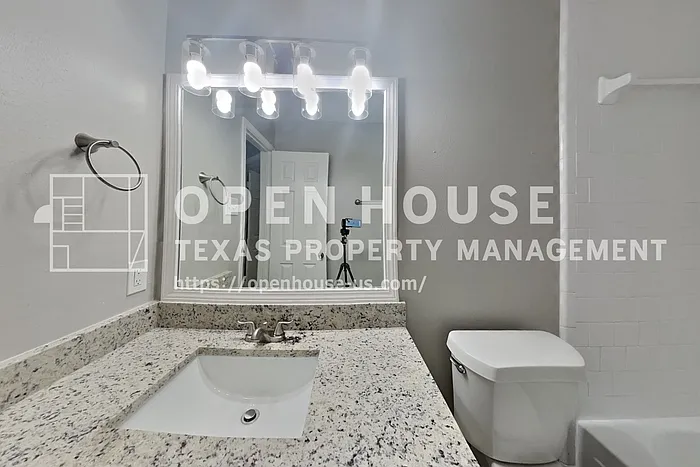 719 Fernglade Dr — Photo 17