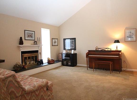 5th image of 77 Hollister Way N #77