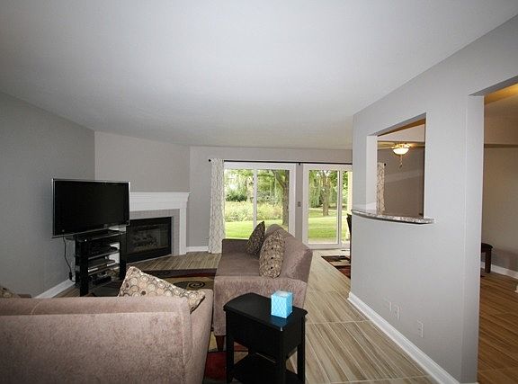 2nd image of 120 Stirling Ln Unit V1