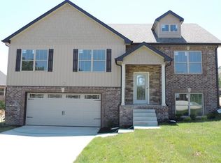 76 Ivy Bnd, Clarksville, TN 37043