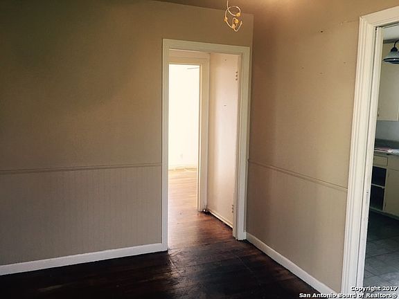 4th image of 842 Sutton Dr