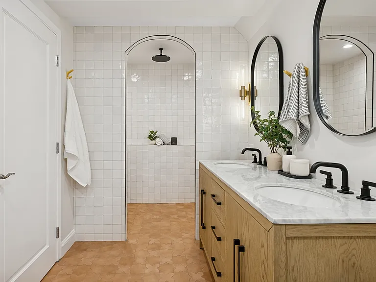 1065 N Marshfield Ave #2 — Photo 19