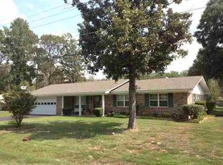 704 E 10th St, Hooks, TX 75561