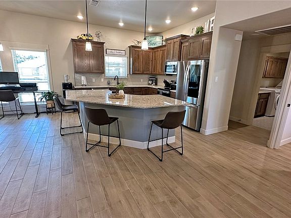 5th image of 106 Savage Cir