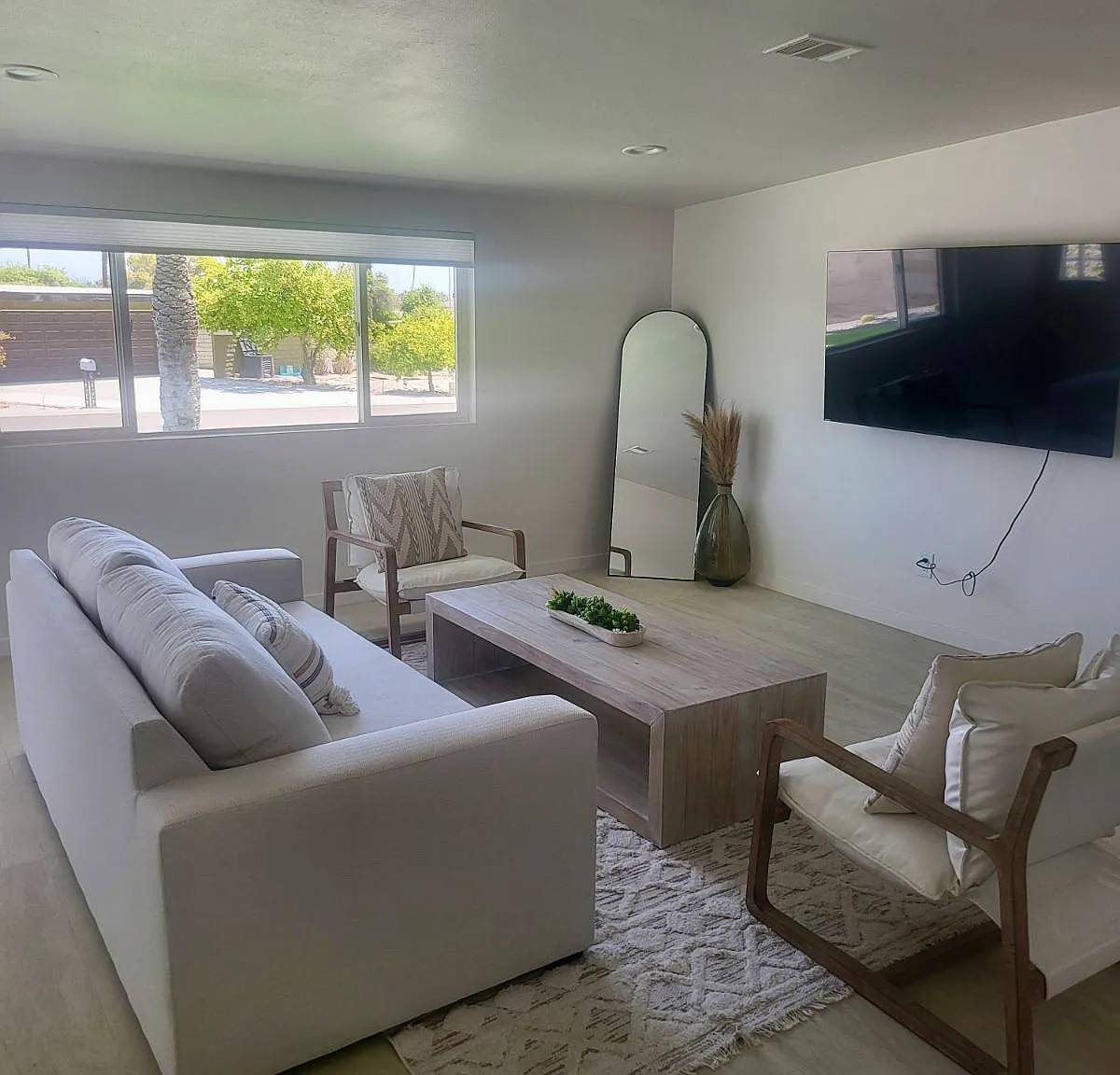 3 bed, 1728 sqft, $3,775 — Photo 4