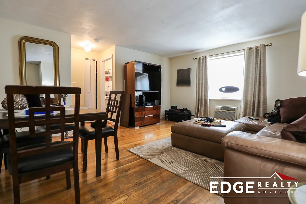 Building Photo - 49 Colborne Rd #4
