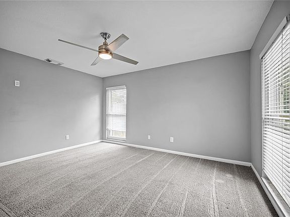 4th image of 2015 Ronald Cir