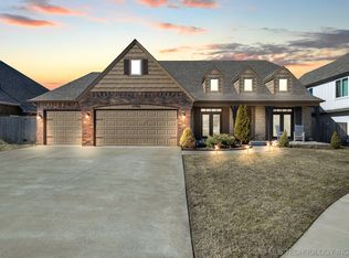 11706 S Umber Pl, Jenks, OK 74037