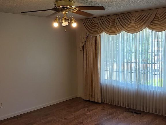 2nd image of 1043 Jewett Ave