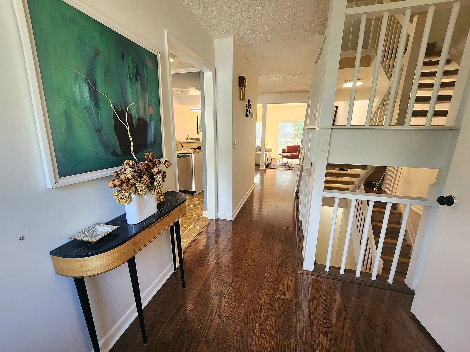 4 bed, 3.5 bath, 2100 sqft, $2,400 — Photo 2