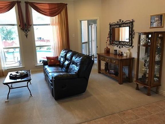 4th image of 100 Robin Glen Ln