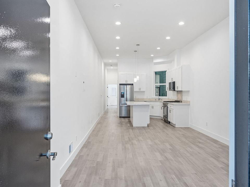 1st image of 1549 California St Unit B