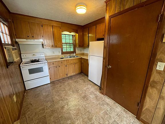 2nd image of 108 Bolling St #C