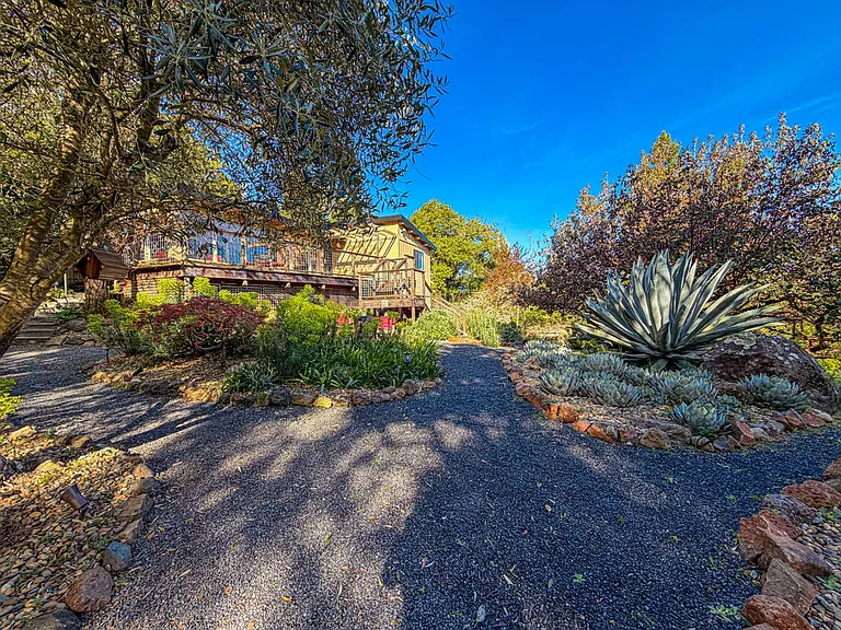 1560 Ronne Dr — Photo 38