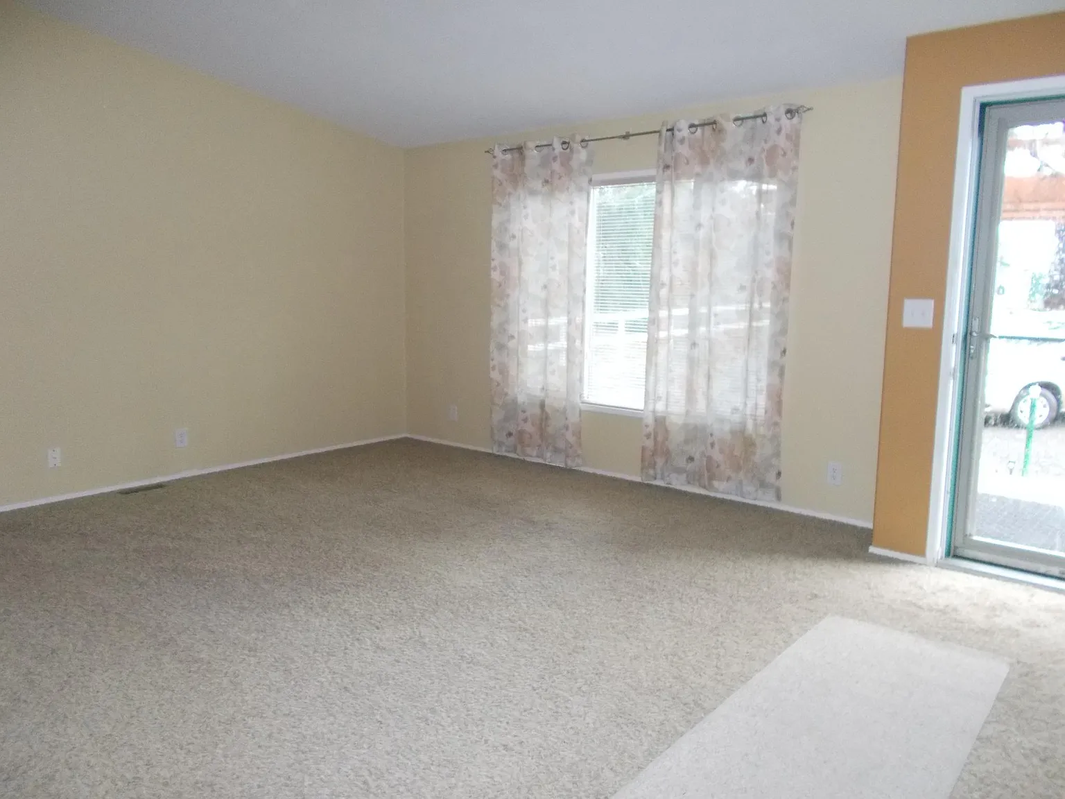 3 bed, 1536 sqft, $1,900 — Photo 4