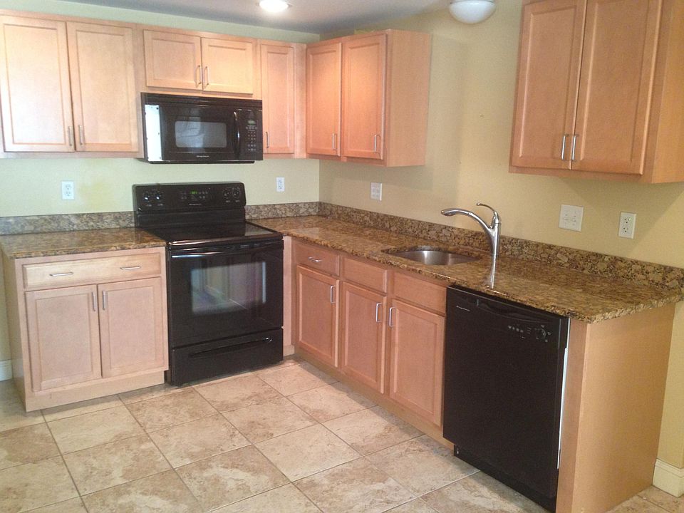 1st image of 163 Atwells Ave APT 2R