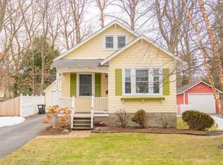 1194 S Country Club Dr, Niskayuna, NY 12309