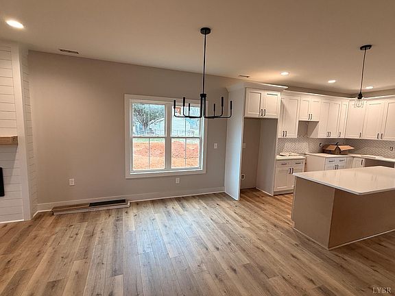 3rd image of 3 Thomas Jefferson Rd