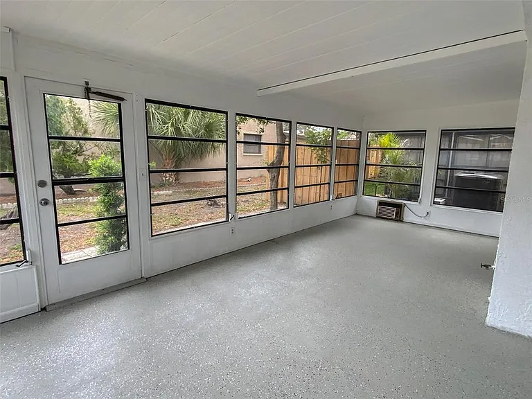 2242 Pinewood Villas Dr — Photo 23