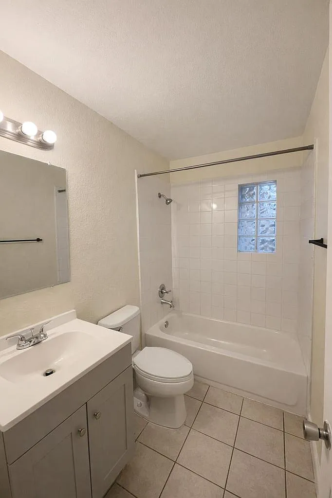 5 bed, 1172 sqft, $2,830 — Photo 4