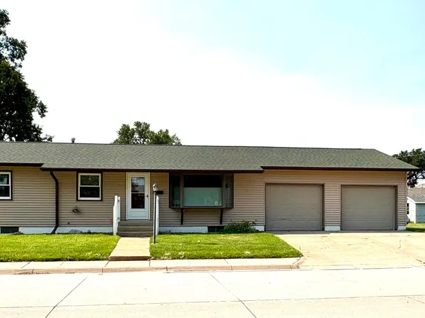 143 E Campbell St, Minden, NE 68959
