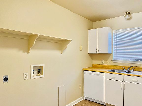 4th image of 303 Titan Dr APT A